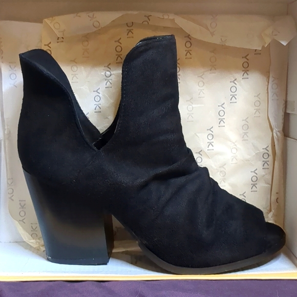 Yoki Peep Toe Slouchy Stacked Block Heel Booties - Picture 2 of 8